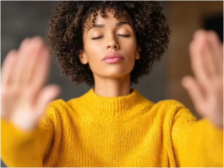 क्या रिश्तें में स्पेस मांगना स्वार्थ है? जानें कब बन जाता है प्यार के लिए खतरा
Reproduced only for reference to articles mentioning our name. All rights remain with the original publisher.