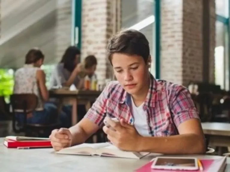 बोर्ड एग्जाम के तनाव को मात देने के 3 सबसे असरदार तरीके, जानें क्या है मनोचिकित्सक की सलाह
Reproduced only for reference to articles mentioning our name. All rights remain with the original publisher.